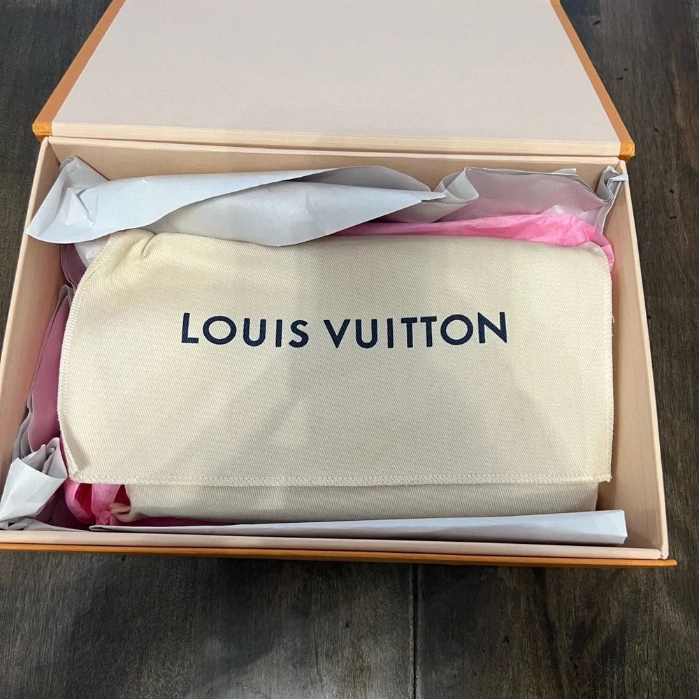 💯 LOUIS VUITTON Monogram Vernis
Pochette-Felicie Chain Long Wallet with COA - Picture 14 of 15